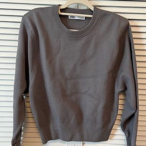 Grey knit/sweatshirt